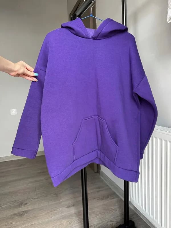 One size. Очень уютное и теплое, оверсайз, с карманами и капюшоном. Из дефектов только дырочка под о — Тбилиси — 25 ₾