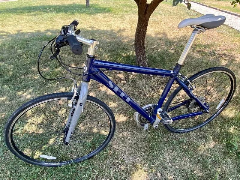 GIANT Seek D3. Размер М, колеса Alexrims 28», V-brake, переключатель скоростей Shimano 3×8, легкая а — Тбилиси