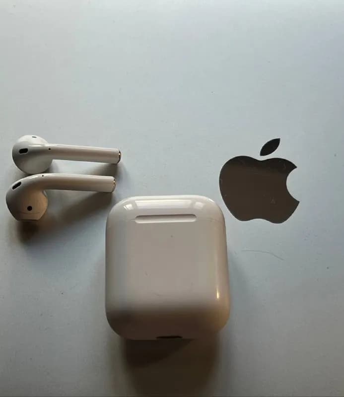 AirPods Gen 1. Один наушник работает тише другого. Комплект 80 лари — Тбилиси — 80 ₾