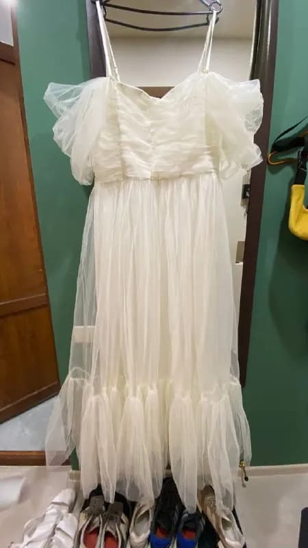 Lace & Beads, заказывала с ASOS. Размер 26 UK, русский 66/68. Еще с бирками, надевала только один ра — Тбилиси — 100 $