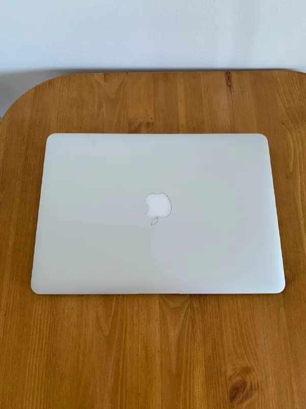 MacBook Air 13 2015 — Тбилиси — 700 ₾