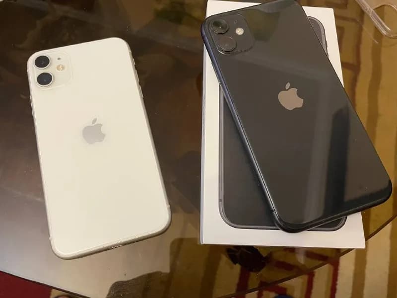 iPhone 11 черный и белый — Тбилиси — 950 ₾
