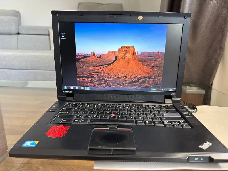 Lenovo cs2 работает исправно, но от сети. Батарею при желании можно заменить. Использовался бережно ж — Тбилиси — 100 $