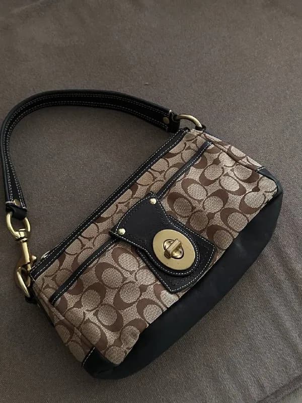 Coach Signature из канваса и натуральной кожи из коллекции 2006 года, посвященной 65 летию компании — Тбилиси — 260 ₾