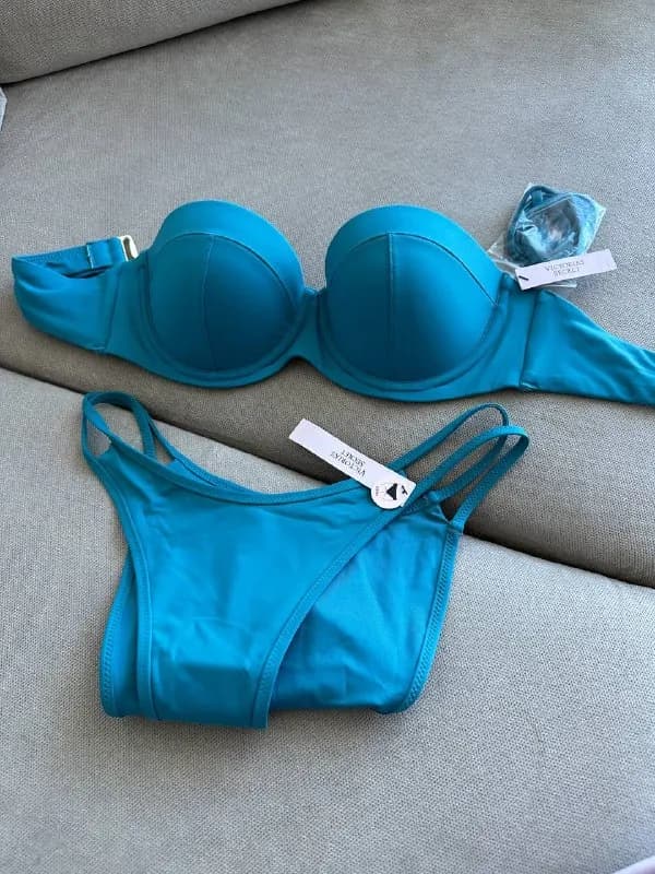 Victoria’s Secret (верх 75С + низ S) — 150 лари) — 150 лари. — Батуми — 150 ₾