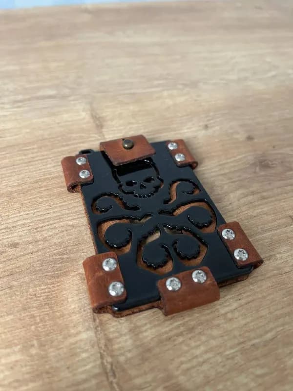 Cardholder ручной работы (металл + кожа) — 15₾ — Батуми — 15 ₾