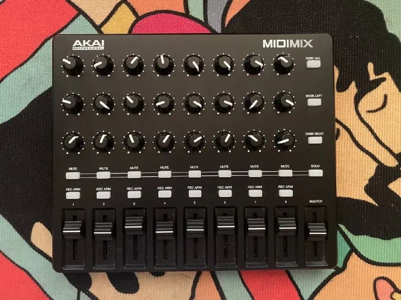 Akai midi mix, 200 lari, Batumi — Батуми — 200 ₾
