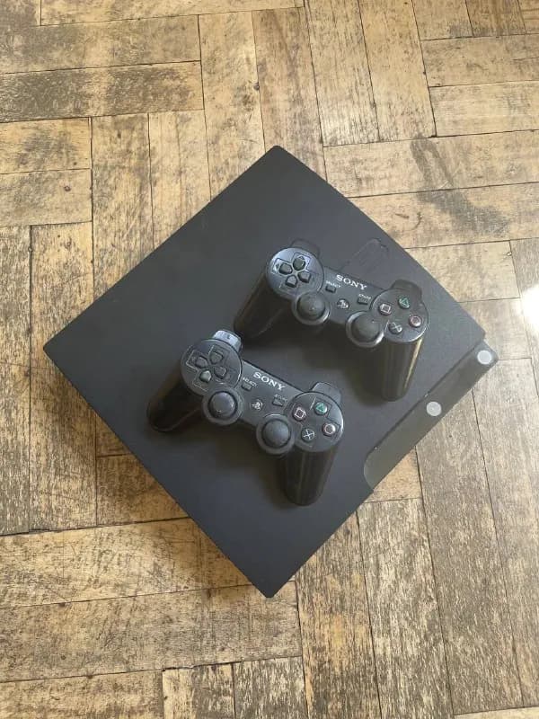 1. playstation 3 slim с двумя геймпадами (оба потрепаны один работает отлично, второй вполне сносно. — Тбилиси — 250 ₾