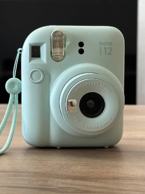 Fujifilm Instax Mini 12 в отличном состоянии (почти как из коробки). Прекрасно работает, отснято был — Тбилиси — 260 ₾