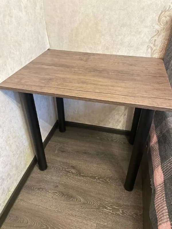 60×90, ножки откручиваются, делал под заказ. 100 лари, торг. Забирать с технического университета. — Тбилиси — 100 ₾
