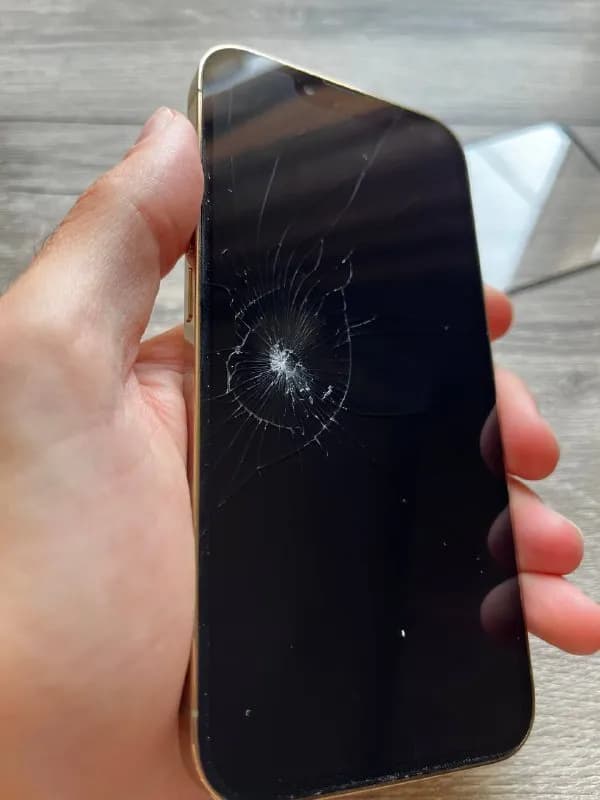 iPhone 13 Pro на 256 гб в идеальном косметическом состоянии по корпусу, ни одной царапины на гранях — Тбилиси — 1 400 ₾