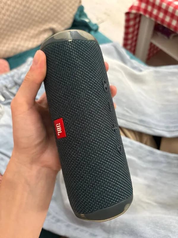 jbl flip 5, обменяю на маленькую типа клип 5 или типа того схожего качества (если тише ок) — Тбилиси