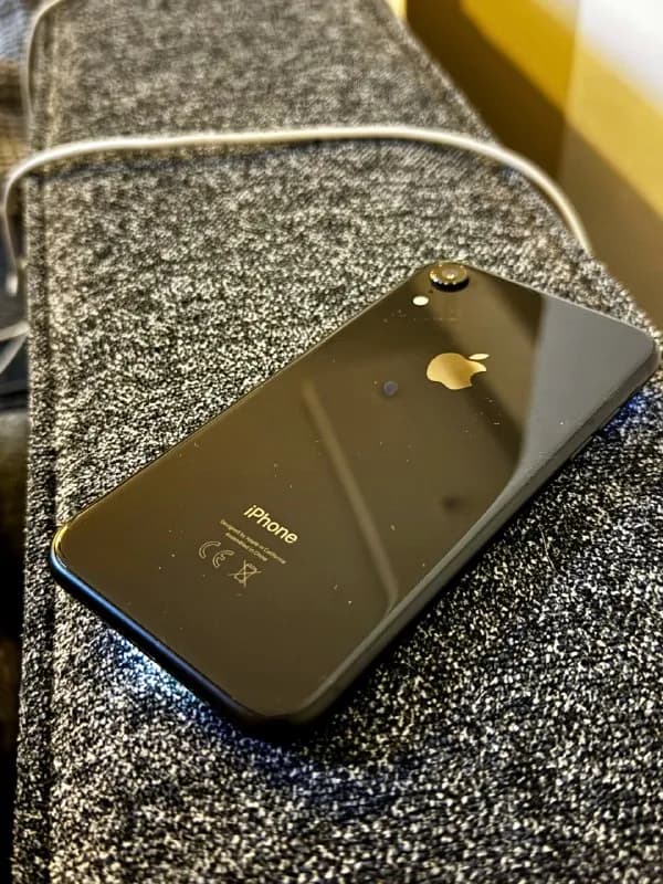 iPhone XR 128 gb черный, единственный владелец с покупки, телефон никогда не вскрывался, коробка — Тбилиси — 250 ₾