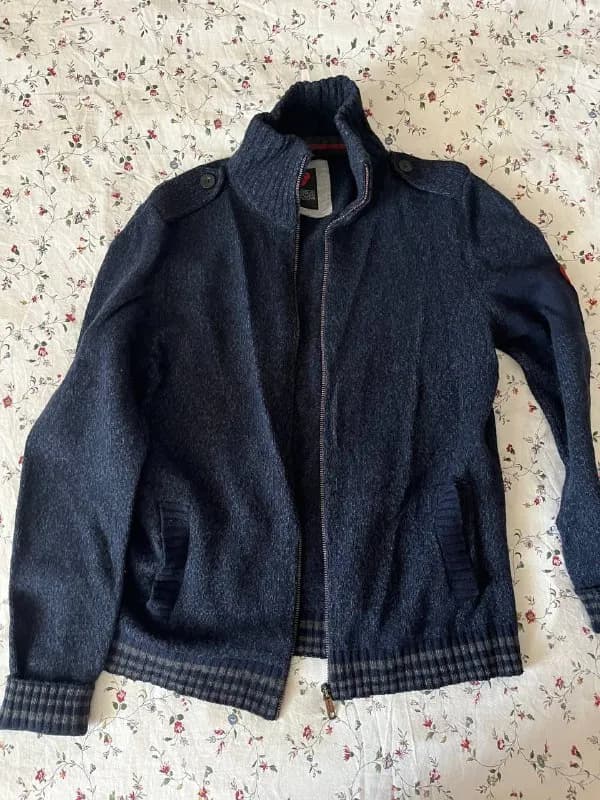 1. Шерстяная кофта — Тбилиси — 20 ₾