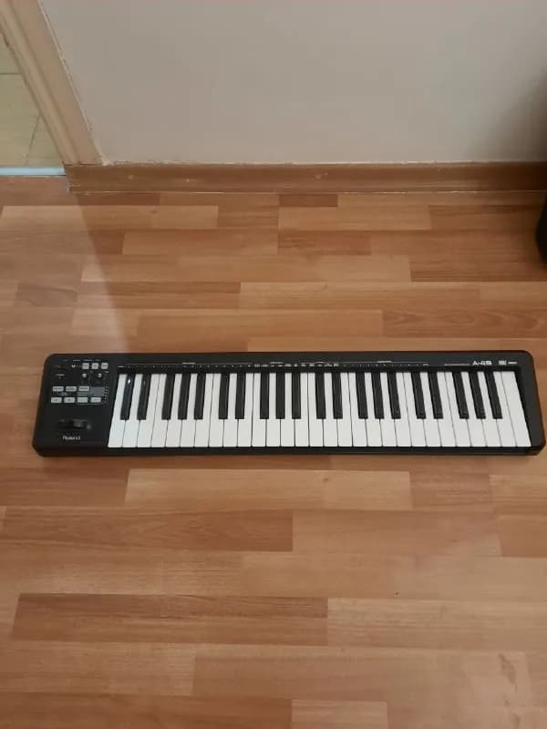 Roland A-49 Midi Keyboard Controller за 400 лари (новый стоит 500 со скидкой). Состояние идеальное, — Тбилиси — 400 ₾