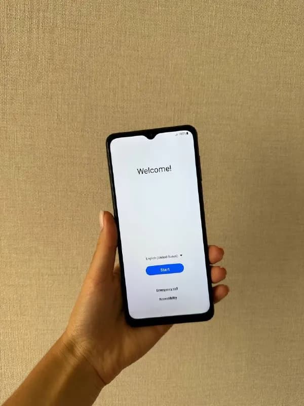 Samsung M12 2021 года, 32 ГБ, темно-синий. Состояние — отличное! В комплекте чехол, зарядка и 16 ГБ — Тбилиси — 300 ₾