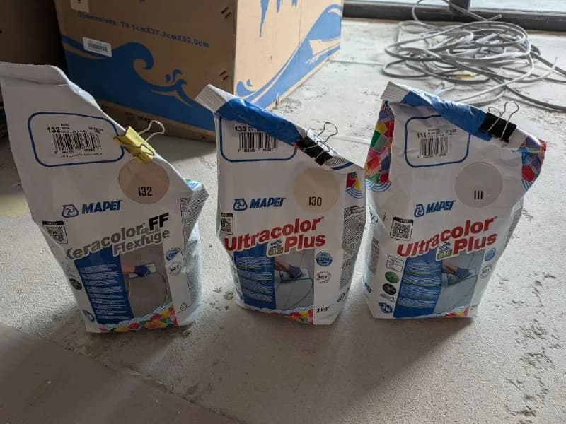 Mapei, цвета 111, 130 и 132 — Батуми — 5 ₾
