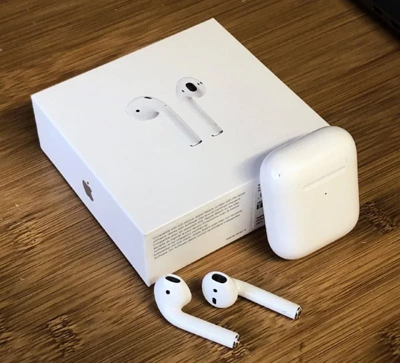 1) продаю AirPods, пользовался муж 2-3 раза. Коробка, вся комплектация сохранилась. — Тбилиси — 300 $