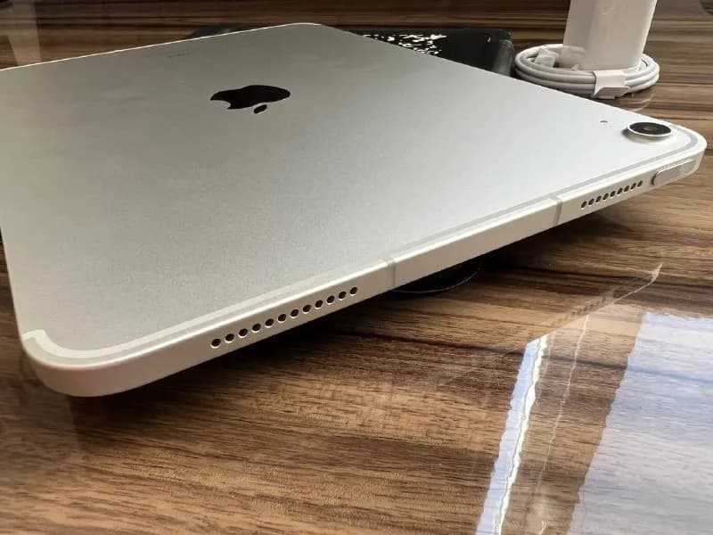 iPad 10 поколения с поддержкой сим-карты 5g в идеальном состоянии 64гб за 1400 лар. — Тбилиси — 1 400 ₾