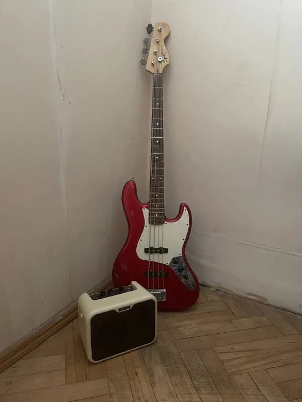 squier (by fender) j-bass и комбик joyo ma 108 — Тбилиси — 108 600 ₾