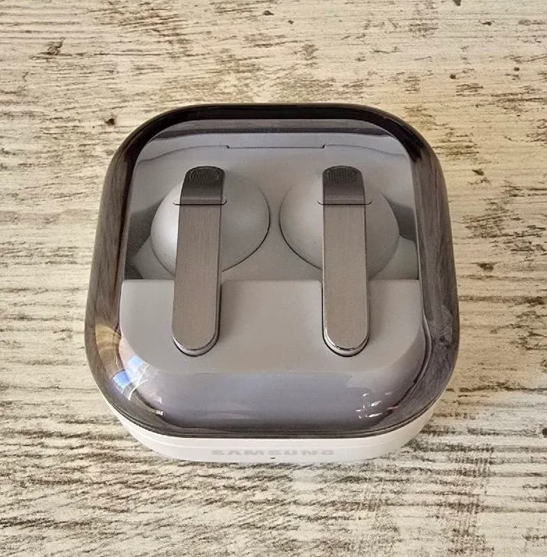 Samsung Galaxy Buds 4 Pro, абсолютно новые, практически с магазина. — Батуми — 450 ₾