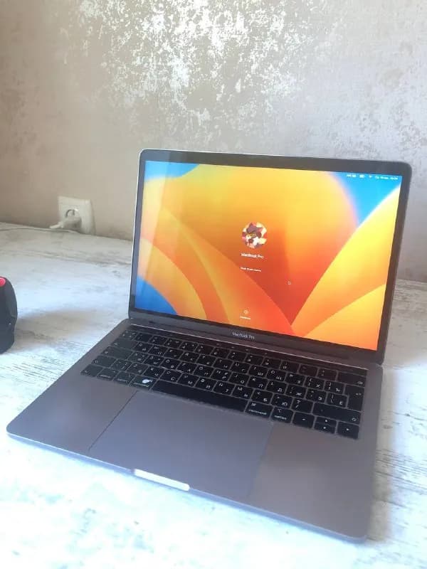 MacBook Pro 2018. Хорошее состояние, 13 дюймов. TouchBar, разблокировка по отпечатку Touch ID — Тбилиси — 1 490 ₾