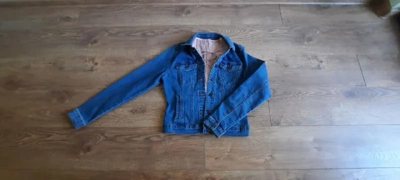 Vero moda размер Xs. В хорошем состоянии, носила считанные разы. В комплект отдам трикотажную укороч — Тбилиси — 30 ₾