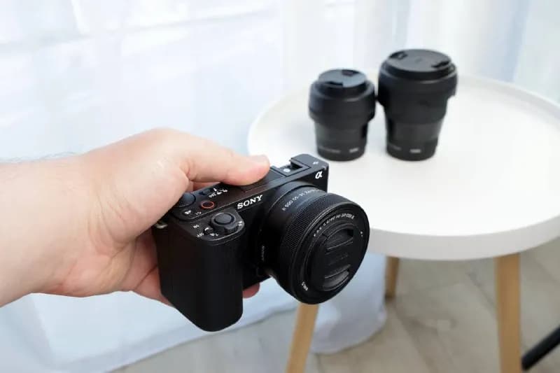Sony zv-e10 ii с объективом 16-50mm. Камера почти новая, практически не использовалась. Куплена в зу — Батуми — 3000 ₾