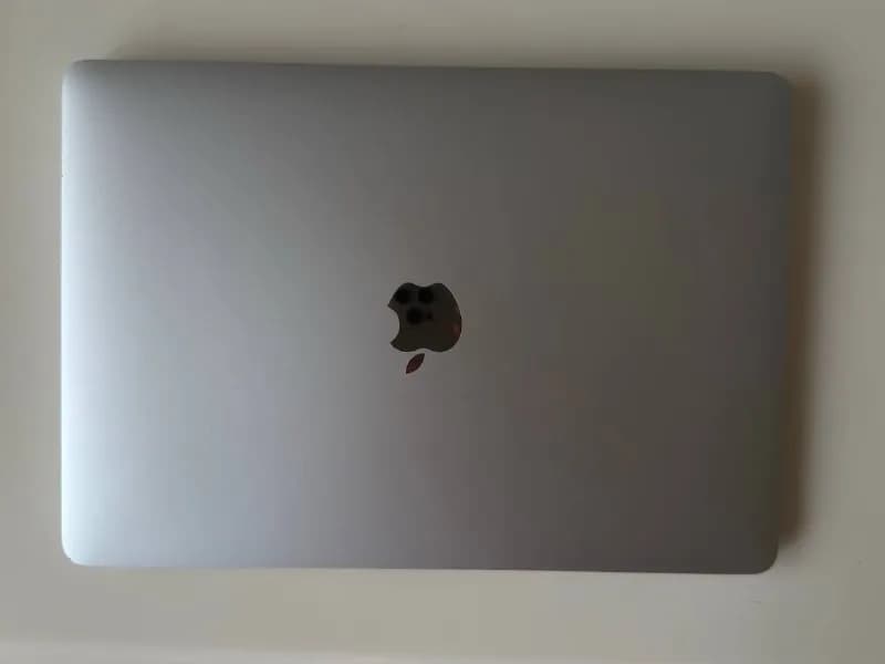 MacBook Air M1, 2020 — Батуми — 1,000 ₾