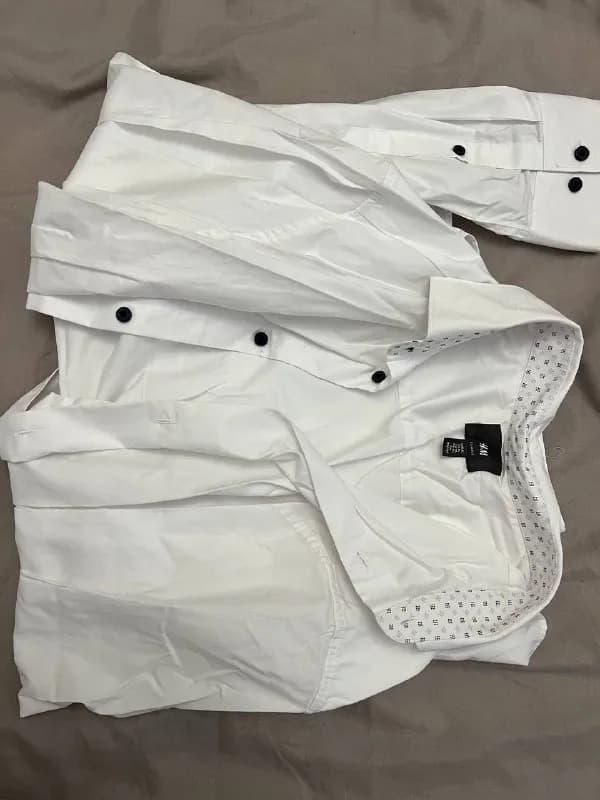 1. Рубашка H&M белая, размер XL, новая, не ношеная — 50 лари — Тбилиси