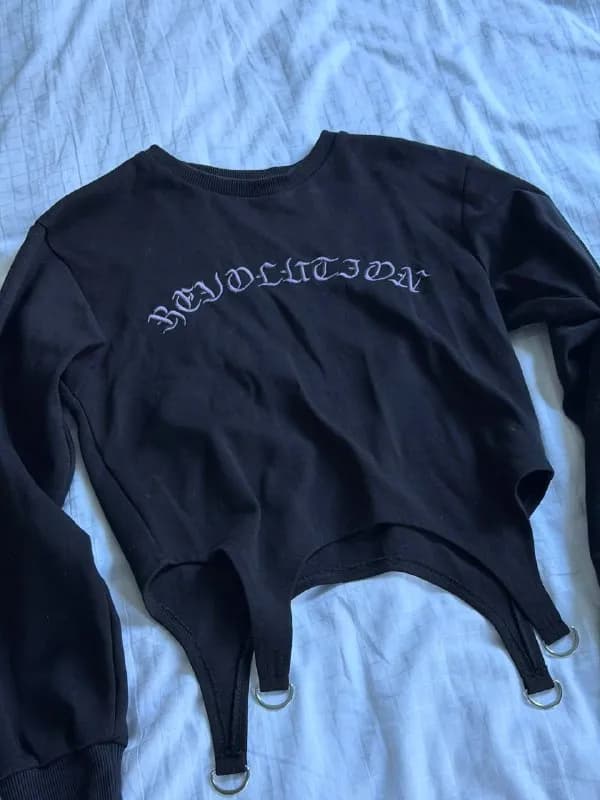 1. Свитшот с кольцами — Батуми — 30 ₾