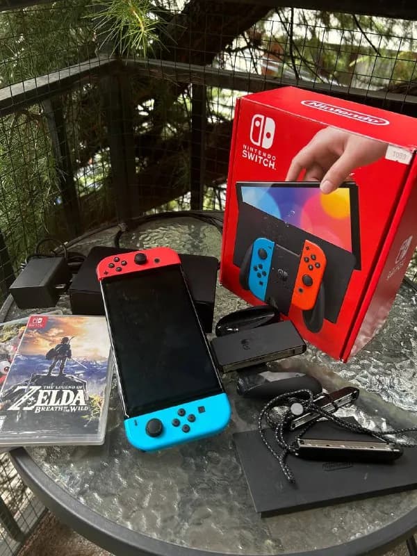 Nintendo Switch OLED 2021 полный комплект + Zelda + Mario Odyssey — Тбилиси — 800 ₾