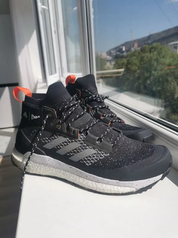 1.Adidas terrex hiking boots р-р 45. Почти новые. 420 лари — Тбилиси — 420 ₾