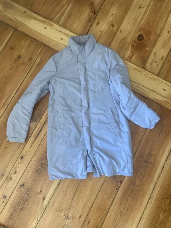 Sisley плечи 45см, длина 90 см, внутренние карманы, нужна химчистка/стирка. Очень классный дизайн и — Тбилиси