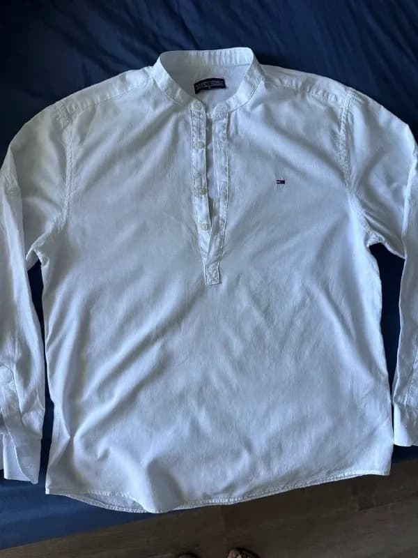 Tommy Hilfiger р.XL — 40 лар. (без жёлтых пятен). Состояние отличное. — Батуми — 40 ₾