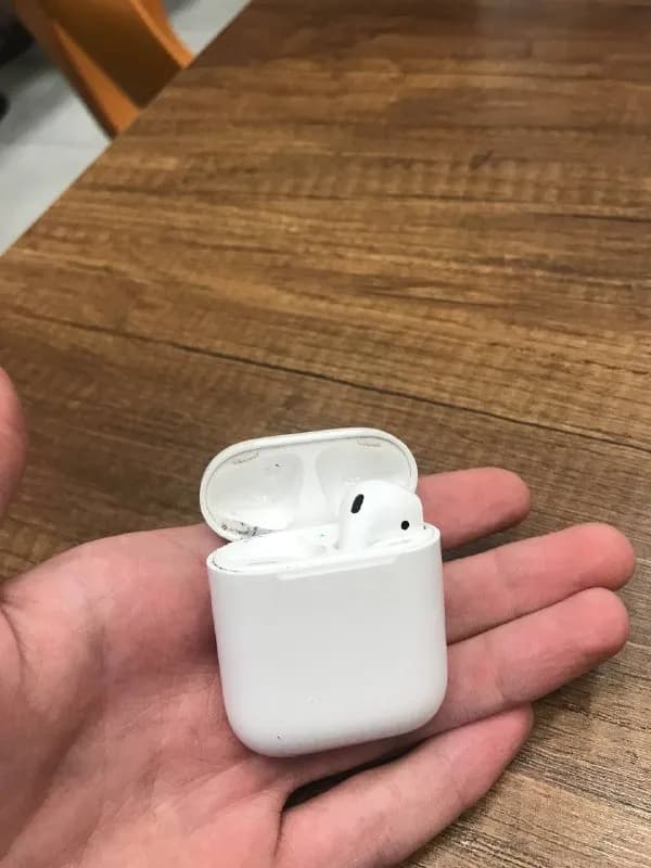 airpods 2 без левого наушника, 100 лари, по отдельности кейс и правый наушник по 60 — Тбилиси — 100 ₾