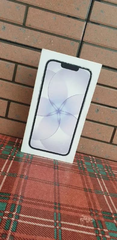 1)iPhone 17 e white на 256 Гб 1sim+esim всего за 1900 лари — Батуми — 1,900 ₾