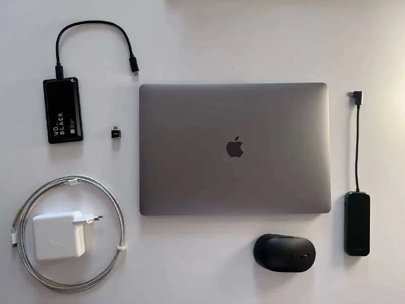 MacBook Pro (15-inch, 2019) / i7 / 16GB RAM / 250гб — Тбилиси — 850 ₾
