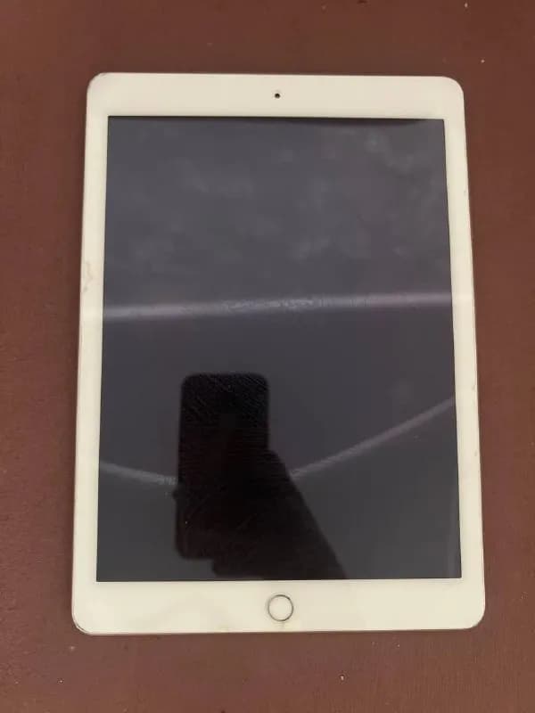 iPad Air 2 — тонкий (6.1 мм) легкий планшет от Apple состояние идеальное (всегда был в чехле и защи — Батуми — 300 ₾