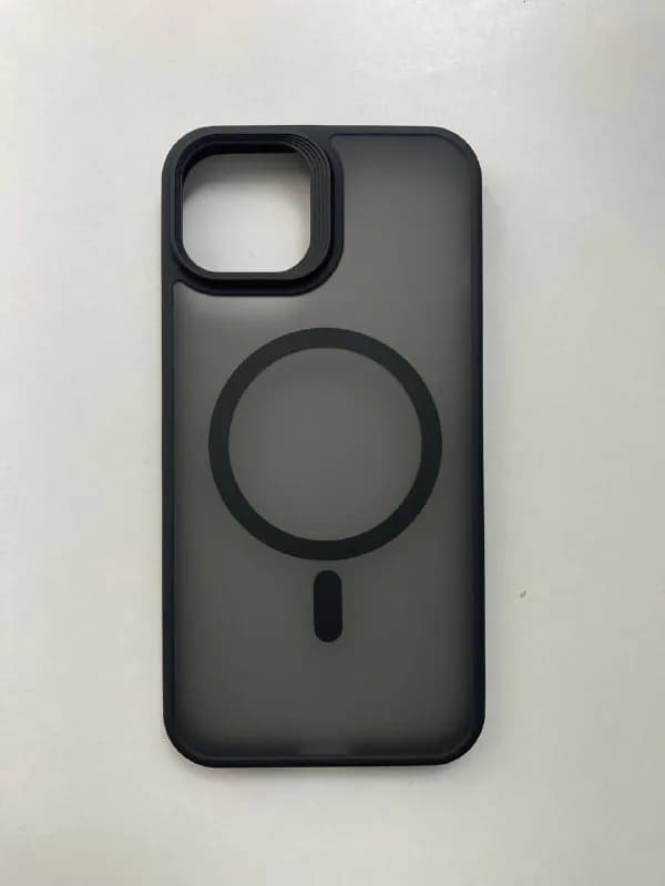 iPhone 13/13 pro/14. Чехол приятный на ощупь, матовый, с MagSafe. Стекло матовое, на нём не остаются — Тбилиси — 36 ₾