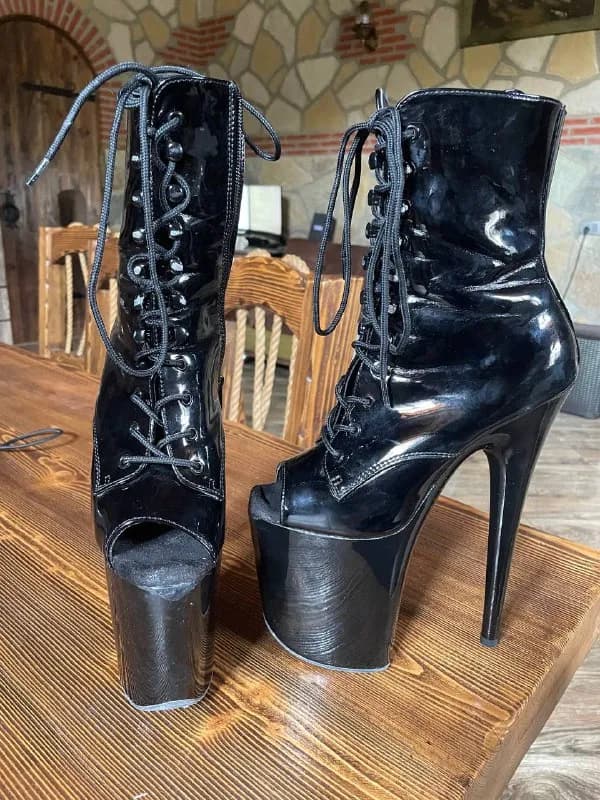 pleaser — Тбилиси — 200 ₾