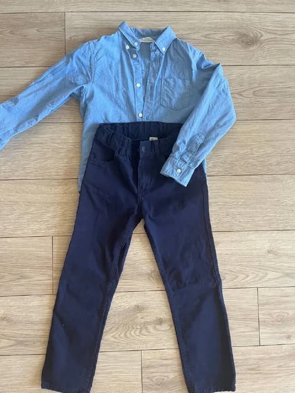H&M, 7-8 лет, 128 см. Хлопок. Брюки новые, рубашка одевалась пару раз. По 20 лари или 30 за все. Иса — Тбилиси — 20 ₾