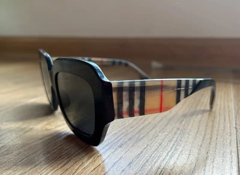 1. Очки Burberry 300 GEL — Тбилиси — 300 ₾
