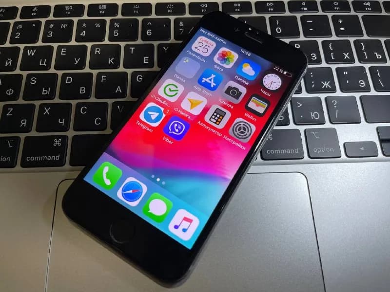 iPhone 6. Полностью рабочий. Хорошее состояние, работает очень шустро. Без Touch ID. АКБ желательно — Тбилиси — 130 ₾
