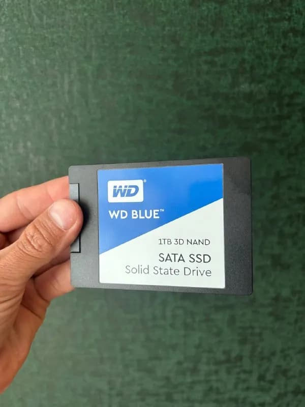 SSD накопитель Western Digital blue на 1 TB (состояние 98%) с небольшим пробегом — Батуми — 290 ₾