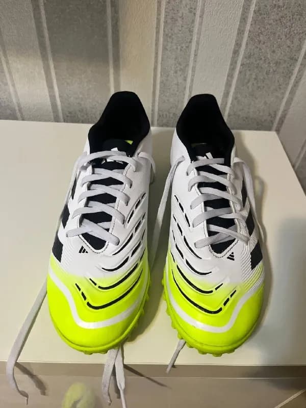 Adidas Predator, использовались всего в 3 играх — Батуми