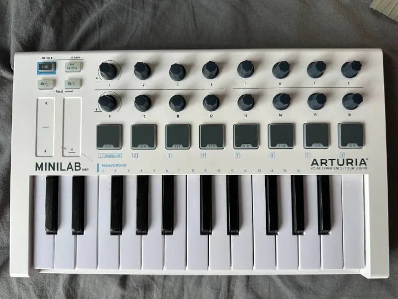 1.Миди клавиатура Arturia — 200 лари — Тбилиси — 200 ₾