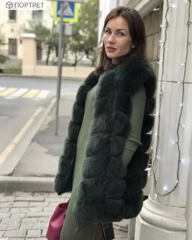 14.000 р, носила очень мало. Размер 40-42. Мех густой, потертостей нигде нет. Цена 110 лари — Тбилиси — 110 ₾