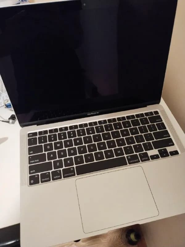 MacBook Apple air M1 13.3' — Тбилиси — 2 500 ₾
