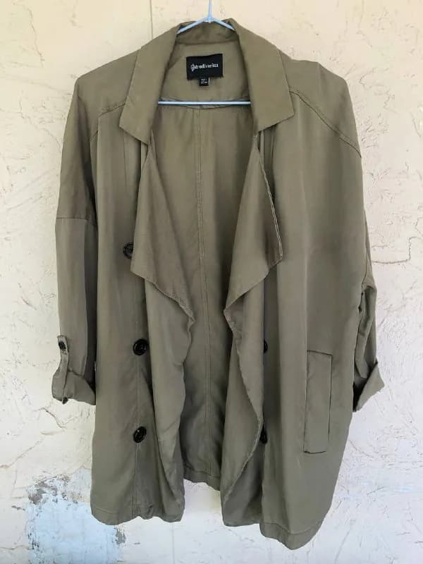 1. Легкий жакет Stradivarius M-L, оверсайз на S-M, 20 gel, — Тбилиси — 20 ₾